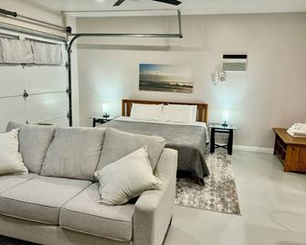 Renovated studio 15 minutes from downtown San Diego - Lemon Grove - Bedroom