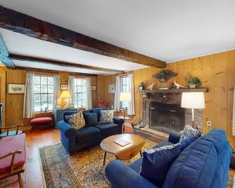 Quaint riverfront home between Killington & Okemo with fireplace - near skiing - Plymouth - Living room