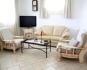 Bed & Breakfast dei Colli - אוסטוני - סלון