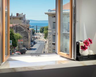 Flos Luxury Rooms - Split - Balcón