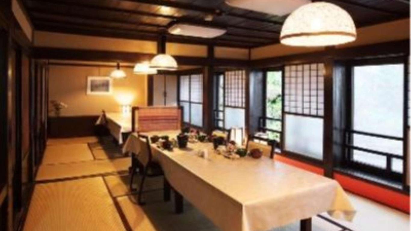 湯滝の宿 西屋