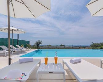 Gabrijela - Kaštelir - Piscina