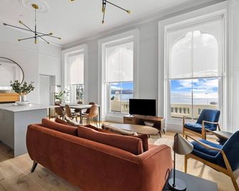 1 Bed - Napier by Pureserviced - Plymouth - Living room