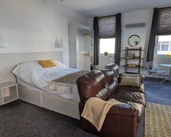 Gorgeous comfortable Apartment on the High Street - Merthyr Tydfil - Chambre
