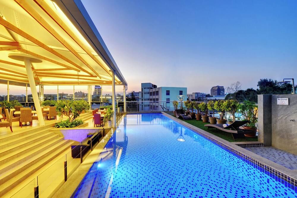 Iris The Business Hotel - באנגאלור - בריכה