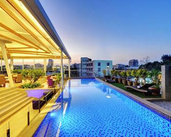 Iris The Business Hotel - Bangalore - Svømmebasseng