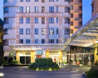 Centrally Located 2BR Home Away from Home - Jakarta - Gebäude