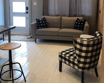 Cozy Space In The Heart Of Mont Tremblant ! -Citq No. 303870 - Mont-Tremblant - Stue
