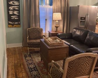 Tally Ho Lets Go - Atlanta - East Point - Living room