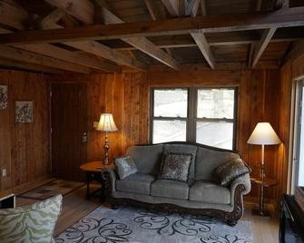 Rustic Cabin - Year Round Lake View - Monticello - Sala de estar