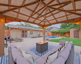 Private Pool Oasis in the heart of DFW! Quiet and central. - Keller