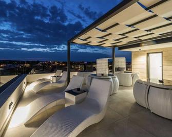 Grandpalazzo Apartments - Vir - Balkon