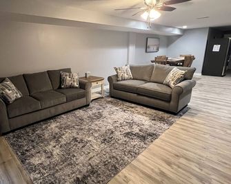 Cozy 1-bedroom apartment located right outside of Quincy, IL. - Quincy - Sala de estar