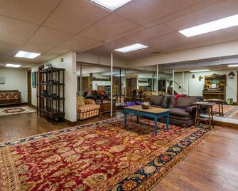 4br, 3ba Log Cabin - Morgantown - Lounge