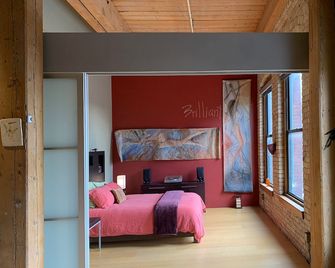 Stunning Historic 2 Bedroom Loft in North Loop - Exposed Brick 14 Foot Ceilings - Minneapolis - Bedroom