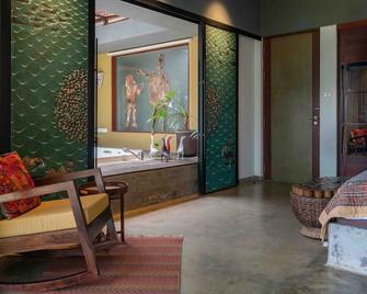 StayVista at Toya Toya River View - Kozhikode - Living room