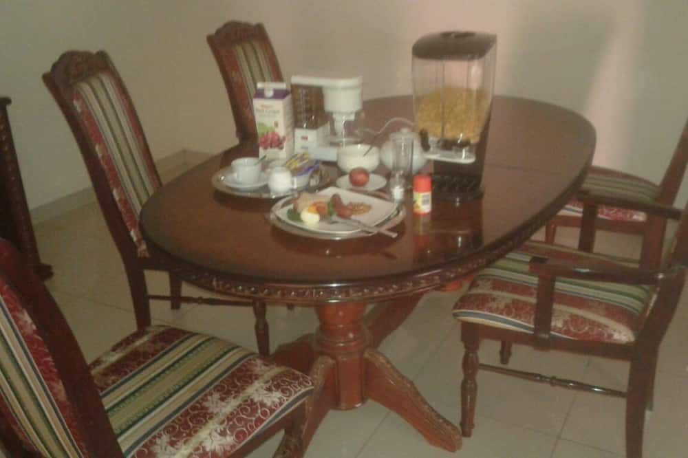 Den View Guest House - Francistown - Essbereich