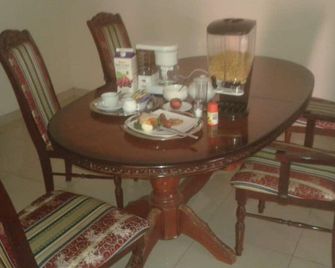 Den View Guest House - Francistown - Essbereich