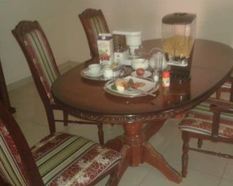 Den View Guest House - Francistown - Essbereich