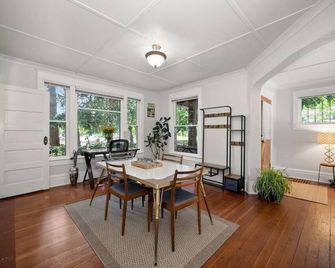 2br 1ba Small Town Feel Pets Allowed - Spokane - Dining room