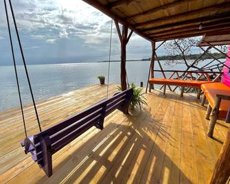 Urraca Monkey Island Eco Resort - Old Point - Balcony