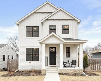 Modern & Stylish 4br/4ba Getaway In Sw Minneapolis! - Minneapolis - Bâtiment