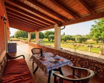 Agriturismo Masseria Sant' Elia - Arenella - Patio
