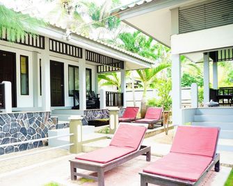Lamai Inn 99 Bungalows - Ko Samui - Patio