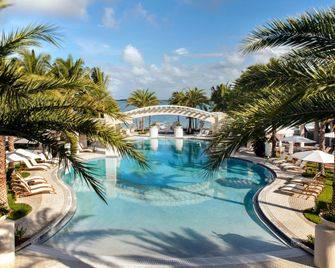 بلايا لارجو ريزورت آند سبا، أوتوجراف كوليكشن - كيي لارغو - حوض السباحة