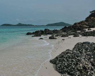 Lhong Lay House - สัตหีบ - ชายหาด