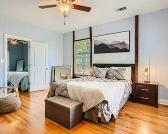 717 Woodward · Historic Southern Belle - Walk to Hot Spots! - Atlanta - Habitación