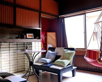 Kimono Inn Utakata - Hostel - Himeji - Living room