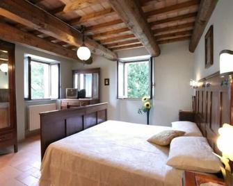Holiday house Cuccurano for 1 - 9 persons with 4 bedrooms - Holiday house - Serrungarina - Habitación