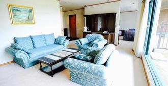 Mawaki Porepore - Noto - Living room