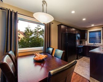 Oceanside Village Resort - Parksville