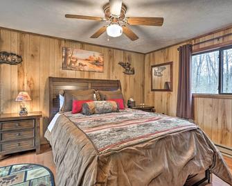 Bear Den Rustic Pocono Lake Home with Game Room! - Pocono Pines - Bedroom