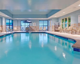 Holiday Inn Express & Suites Covington By IHG - Covington - Zwembad