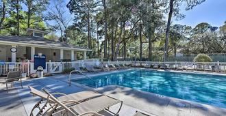 Resort-Style Hilton Head Condo - Walk to Beach! - Hilton Head Island