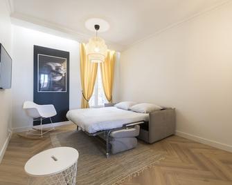 F2 chambre en duplex (calme) plein centre ville 1 min de la plage - Saint-Raphaël - Slaapkamer