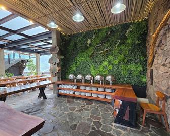 Pariban Hotel - Berastagi - Balcón