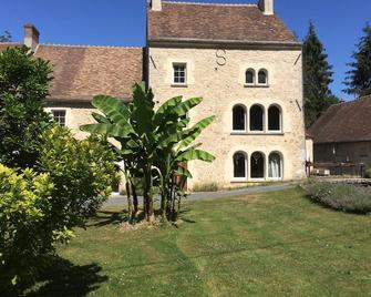 L'Orangerie du Moulin / Gîte du meunier - Égreville - Edificio