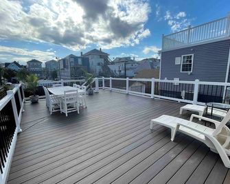 Big Deck Energy-1 block to Beach & Boardwalk - Atlantic City - Balcón