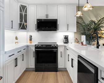 4409 Ocean Pointe Suites | 2 Bed, 2 Bath - Tavernier - Cocina