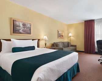 Days Inn by Wyndham Blainville Conference Centre - Blainville - Bedroom