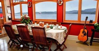 Eagle Bluff Bed & Breakfast - Prince Rupert - Dining room