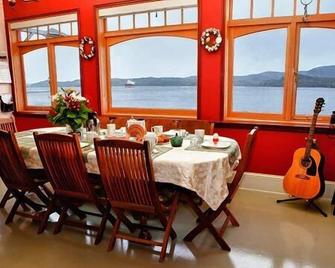 Eagle Bluff Bed & Breakfast - Prince Rupert - Dining room