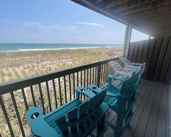 Room #205 Mini Efficiency King Bed Pets Yes - Topsail Beach - Balcón