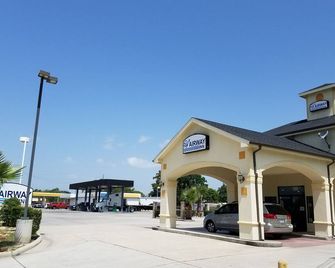 أيرواي إن -اي-يإ إشي ايربورت - هيوستن - مبنى