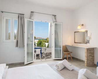 Naoussa Hotel Paros by Booking Kottas - Naousa - Habitación