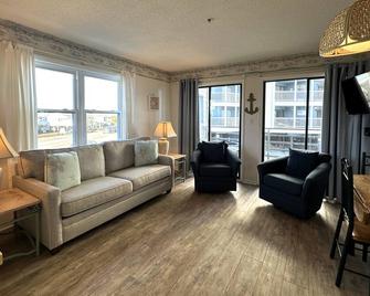 Carolina Shores II 2101 - Oceanfront Complex (Oceanview Unit) in Garden City Beach - Murrells Inlet - Living room